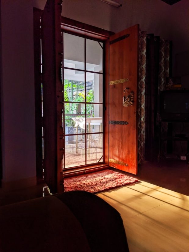 Advantages Of Getting A Screen Door Added To Your Home
