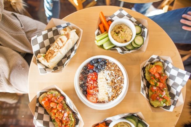 Tips for Eating a Vegan Lunch at a Restaurant in Los Angeles