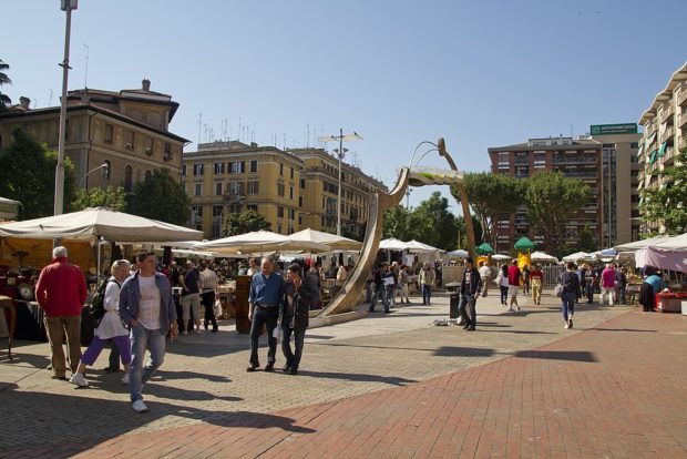 Porta_Portese_market_Quartiere_XII_Gianicolense_Roma_Lazio_Italy_-_panoramio-620x414 Five Best Things to Do in Rome