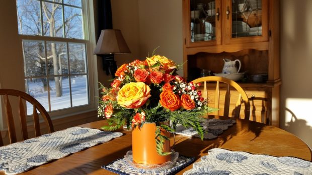 Decorating with Flowers for the Holidays: Tips for Choosing the Perfect Bouquet