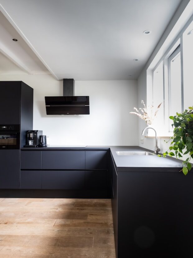Why Modern Black Kitchen Never Goes Out of Style?