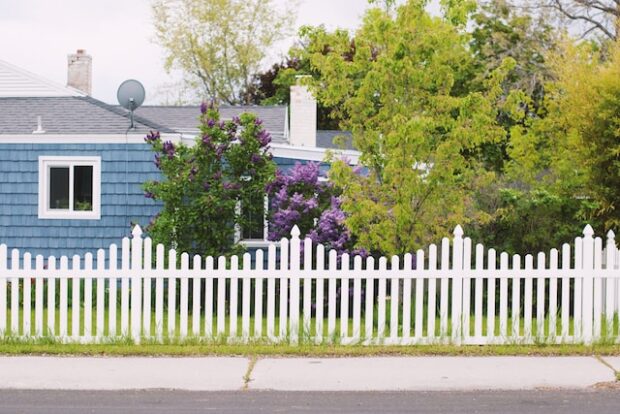 What You Need To Know About Choosing and Installing the Right Fence for Your Home