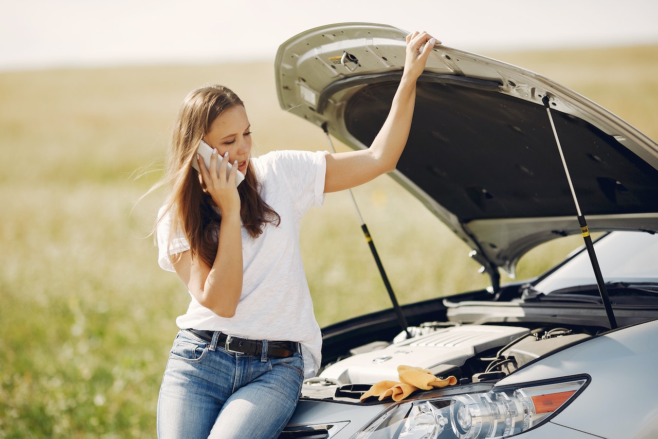 5 Items to Keep in Your Car for Safety