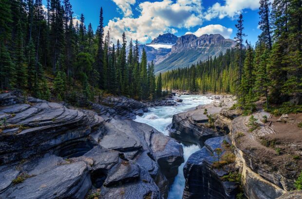 Top 5 Natural Escapes in Canada to Explore