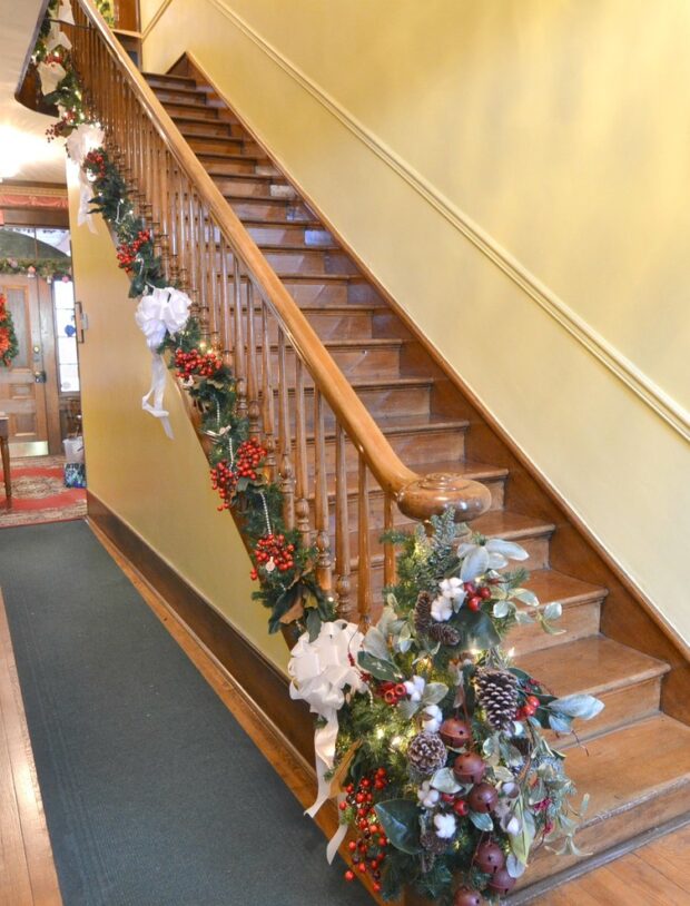 DIY Ideas to Transform Your Staircase Before the Holidays DIY Ideas to Transform Your Staircase Before the Holidays