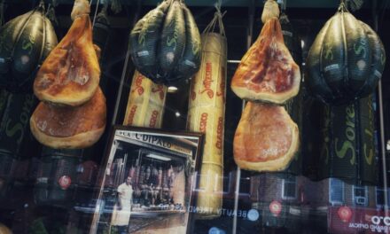 How to Try Different Cuisines When Traveling the United States