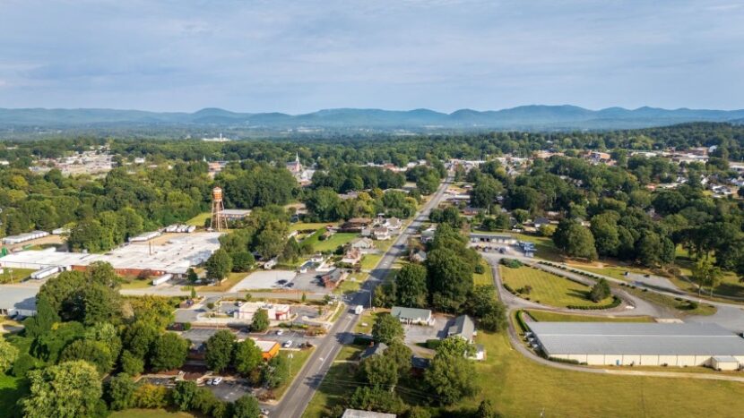 Why-Best-Small-Town-in-North-Carolina-Depends-on-Whether-Youre-Buying-for-Lifestyle-Investment-or-Retirement-830x467 Why “Best Small Town in North Carolina” Depends on Whether You’re Buying for Lifestyle, Investment, or Retirement